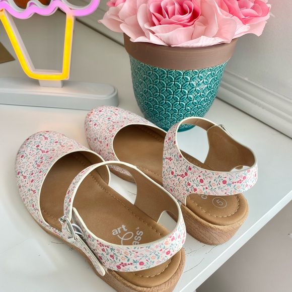 Floral clogs ๐๐ - Picture 4 of 4